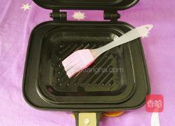 火龙果牛奶煎饼（花形）的做法图解9