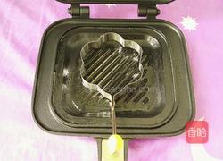 火龙果牛奶煎饼（花形）的做法图解10