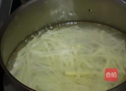 家常凉拌土豆丝的做法图解3