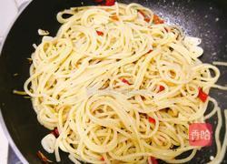 苦瓜炒蛋配香草意粉(中午便當)的做法图解5