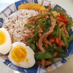 青椒肉丝盖浇饭的做法[图]