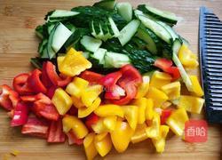 凉拌黄瓜彩椒的做法图解3