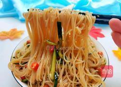 凉拌酸辣粉丝的做法图解1
