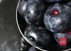 蓝莓香蕉奶昔的做法图解3