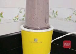 蓝莓香蕉奶昔的做法图解6