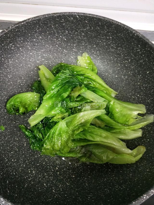 利用余温翻炒均匀即可食用。