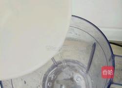 鲜榨火龙果汁的做法图解2