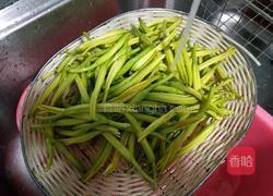 凉拌黄花菜的做法图解2