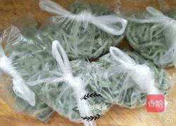 手擀菠菜面条的做法图解13