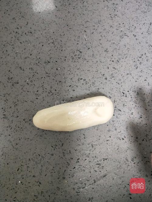 取出饧好的面剂子。