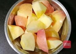 菠萝苹果糖水的做法图解2