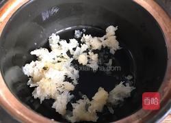 红枣莲子银耳汤的做法图解2