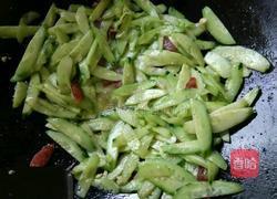 腊肠炒黄瓜的做法图解5