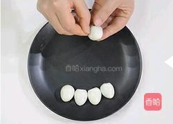 茄汁鹌鹑蛋的做法图解1