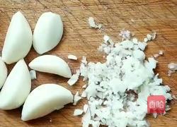 蒜蓉虾油炒意面的做法图解2