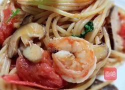 蒜蓉虾油炒意面的做法图解16