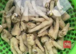 Illustration of how to make braised chicken feet 4