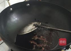 青椒炒肉片的做法图解1