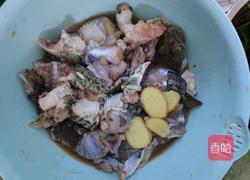 紫苏砂锅牛蛙（田鸡）的做法图解1
