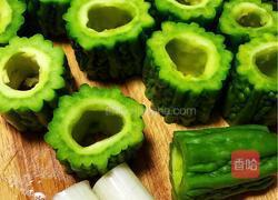 苦瓜排骨黄豆汤的做法图解2