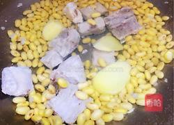 苦瓜排骨黄豆汤的做法图解4