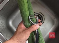 丝瓜炒榨菜的做法图解1