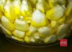 Illustration of how to make fresh sweet corn juice 3