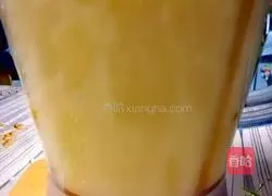 Illustration of how to make fresh sweet corn juice 4
