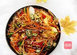 Illustration of how to make garlic cold noodles 4