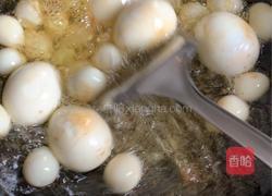 酒焖虎皮蛋的做法图解1