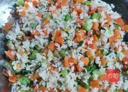 芹菜胡萝卜蛋炒饭的做法图解2