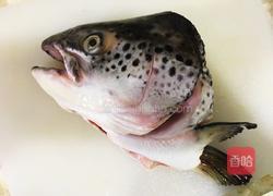 三文鱼头汤的做法图解1