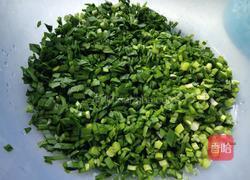 韭菜土豆丝饺子的做法图解1