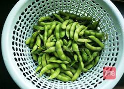 夏日快手凉菜水煮毛豆的做法图解1