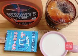 焦糖冰淇淋拿铁的做法图解1