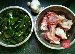 海带大骨汤的做法图解1