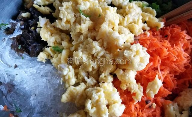 鸡蛋炒好放入。