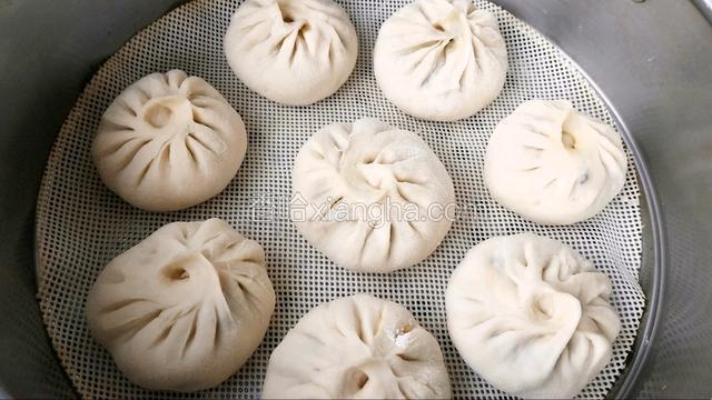 放冷水蒸锅摆好，再醒发10-15分钟，蒸15分钟关火，闷3-5分钟出锅。