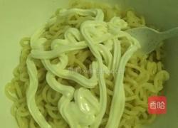 沙拉酱拌面的做法图解2