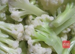 红椒肉丝炒菜花的做法图解1