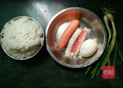 蟹肉棒火腿肠蛋炒饭的做法图解1