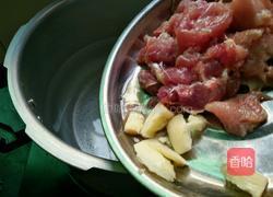 冬瓜花蛤肉片汤的做法图解3