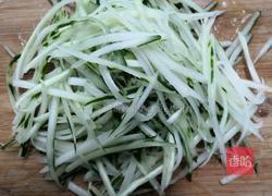 凉拌枸杞黄瓜的做法图解2