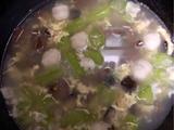 丝瓜鸭血鱼丸汤的做法[图]