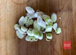 丝瓜鸭血鱼丸汤的做法图解2