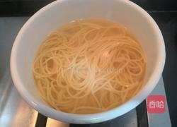 奶香胡萝卜洋葱意面的做法图解3