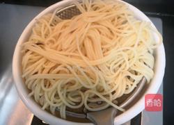 奶香胡萝卜洋葱意面的做法图解4