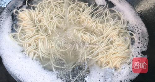 加入少许冷水，再次煮沸后再加入冷水，反复3次