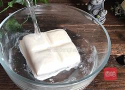 辣椒酱蒸豆腐的做法图解1