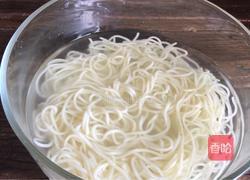 丝瓜拌面的做法图解2